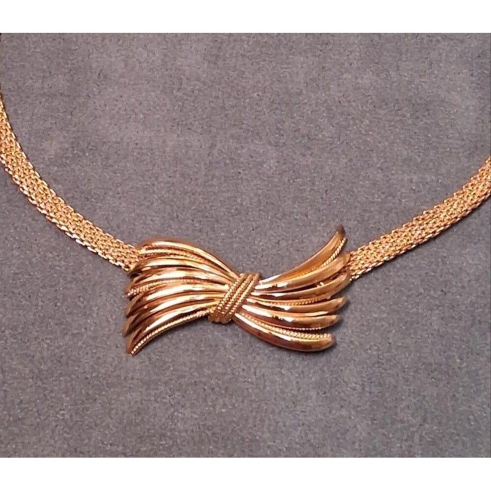 Grosse Gold Mesh Bow Necklace Christian Dior 1964
